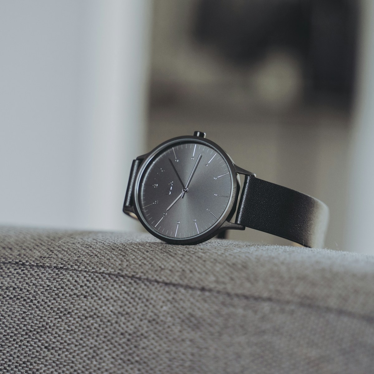 Black minimalist wrist watch